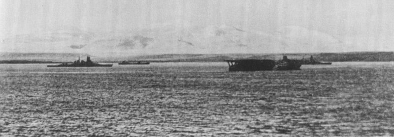 Линкор «Киришима», авианосец «Кага» и линкор «Хиеи» за три дня до похода на Перл-Харбор.