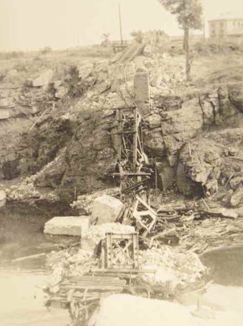 Разрушенный мост через реку Уж. 1941 г.