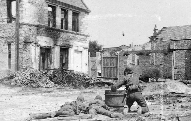 Пропагандистские постановочные фото из Херсона дивизии Лейбштандарт Адольф Гитлер. Август 1941 г.