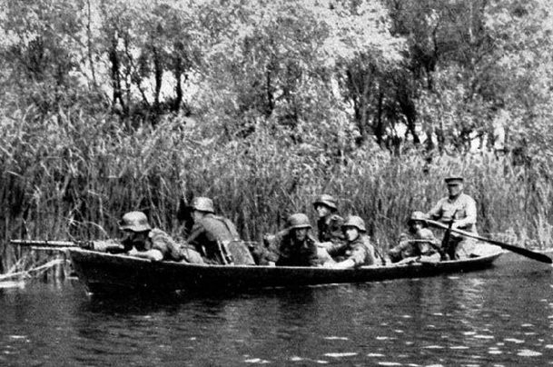 Немецкие войска в плавнях. Август 1941 г.