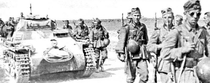 Немецкие войска на подступах к городу. Июль 1942 г.
