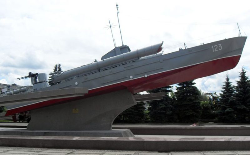 Торпедный катер-памятник «Комсомолец».
