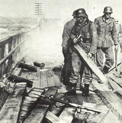 Строительство моста. Август 1941 г.