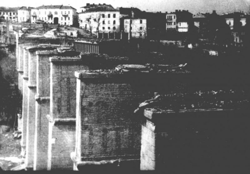 Разрушенный Новоплановский мост. 1942 г.