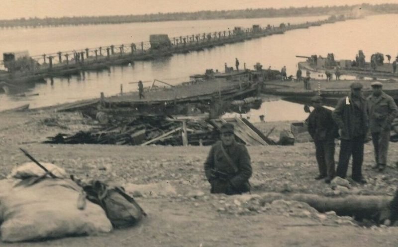 Немецкий понтонный мост. Август 1941 г.