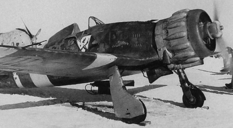 Истребитель Macchi MC-200 369-й итальянской эскадрильи на аэродроме Кривого Рога. 1942 г.