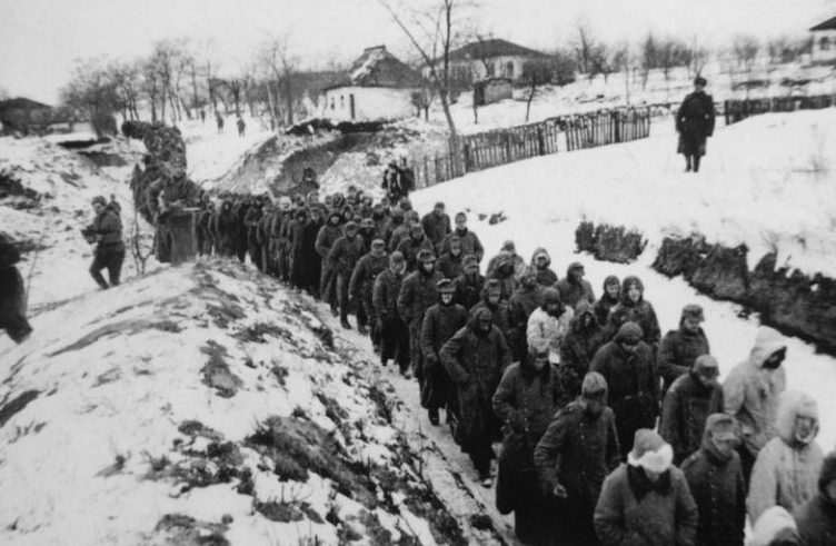 Немецкие военнопленные из «Черкасского котла». Февраль 1944 г. 