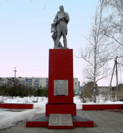 г. Новый Оскол. Памятник по улице Ливенской, установленный на братской могиле, в которой похоронено 103 советских воина, в т.ч. 76 неизвестных. 