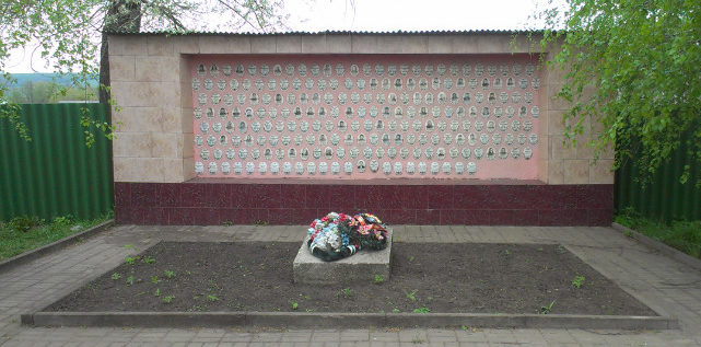  с. Оскольское Новооскольского р-на. Памятник воинам-землякам, погибшим в годы войны.