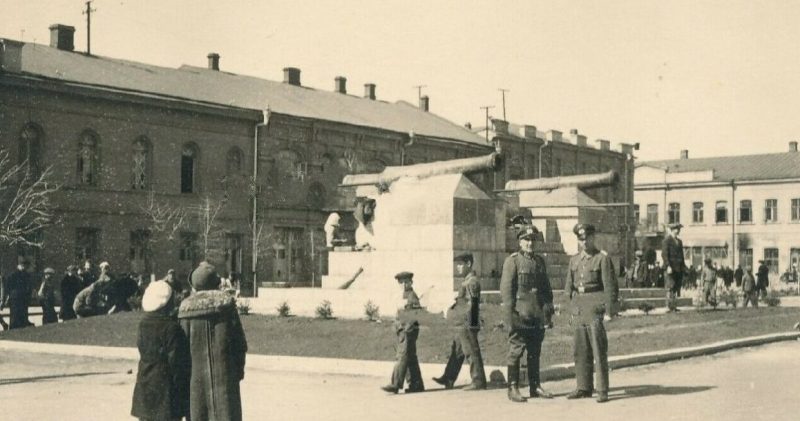 Улицы города во время немецкой оккупации. 1942 г.