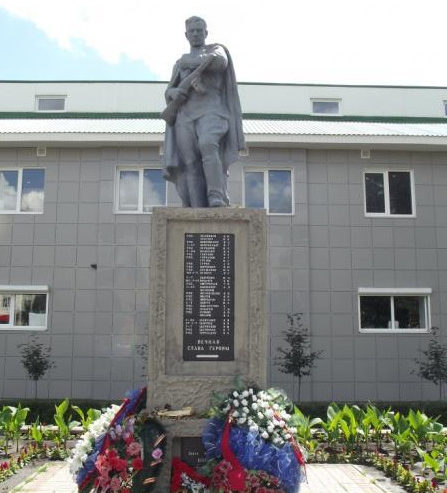 г. Старый Оскол. Памятник на проспекте Комсомольском 73, установленный на братской могиле, в которой похоронено 813 советских воинов, в т.ч. 666 неизвестных, погибших в 1943 году. 