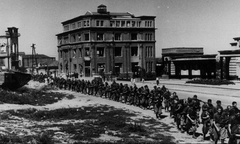 Итальянские солдаты на улице Карла Маркса. Июль 1942 г.
