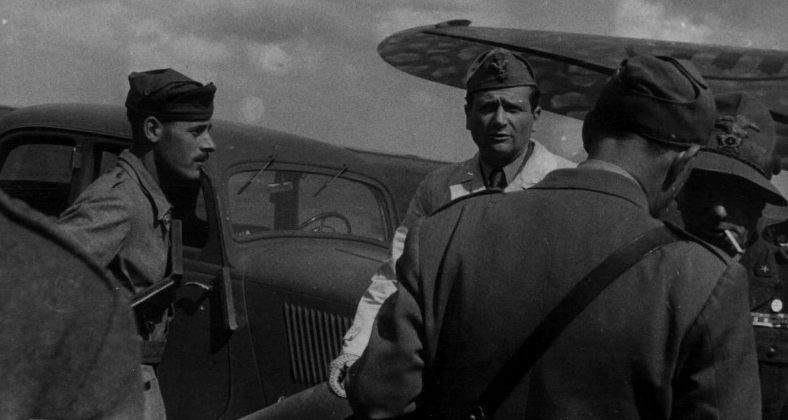 Итальянские войска на городском аэродроме. Август 1942 г.