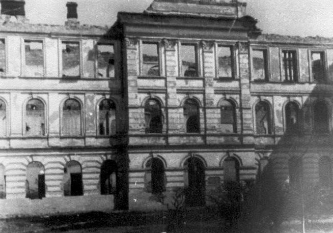 Сожженный пединститут. 1944 г. 