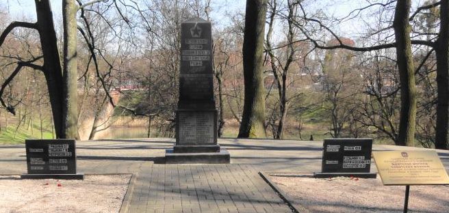 г. Калининград. Мемориал по улице Горной, установленный в 1948 году на братской могиле, в которой захоронено 28 советских воинов. 