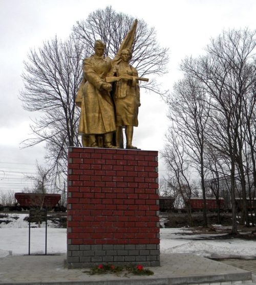 с. Беленихино Прохоровского р-на. Памятник по улице Ватутина 1, установленный на братской могиле, в которой похоронено 998 советских воинов, погибших в 1943 году.