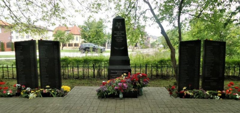 г. Калининград. Мемориал по улице Зощенко, установленный в 1957 году на братской могиле, в которой захоронено 110 советских воинов.