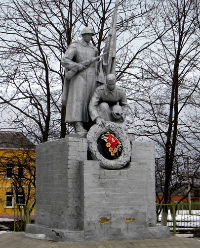 с. Беленихин Прохоровского р-на. Памятник по улице Ленина, установленный на братской могиле, в которой похоронено 944 советских воинов, погибших в 1943 году. 