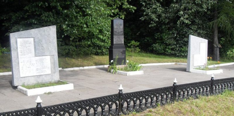 г. Калининград. Мемориал по улице Александра Невского, установленный в 1957 году на братской могиле, в которой захоронено 48 советских воинов.