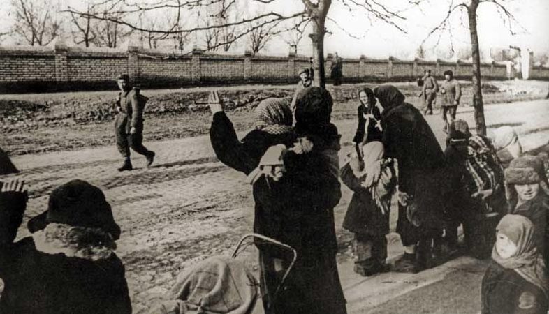 Советские войска входят в Херсон. 13 марта 1944 г. 