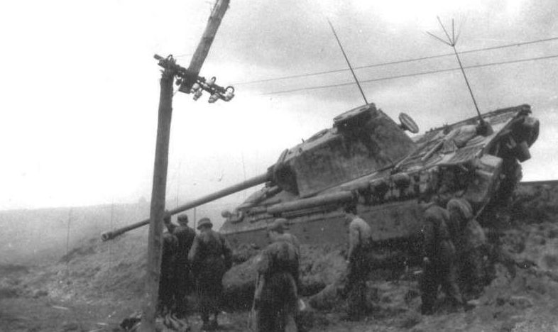 Обездвиженная Пантера под Ковелем. Июль 1944 г. 