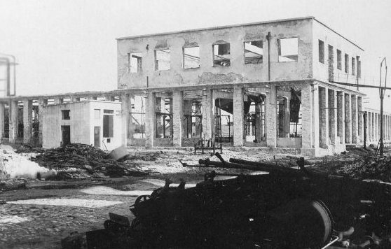 Разрушенный консервный завод. 1944 г. 