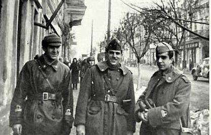 Итальянцы в городе. 1943 г. 
