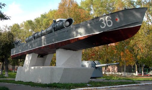 Памятник-катер «Комсомолец».