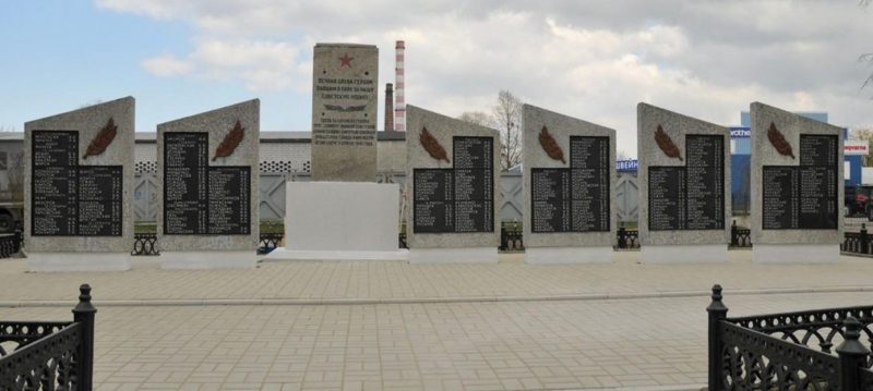 г. Калининград. Мемориал на улице Нарвской, установленный в 1957 году на братской могиле, в которой похоронено 265 советских воинов.