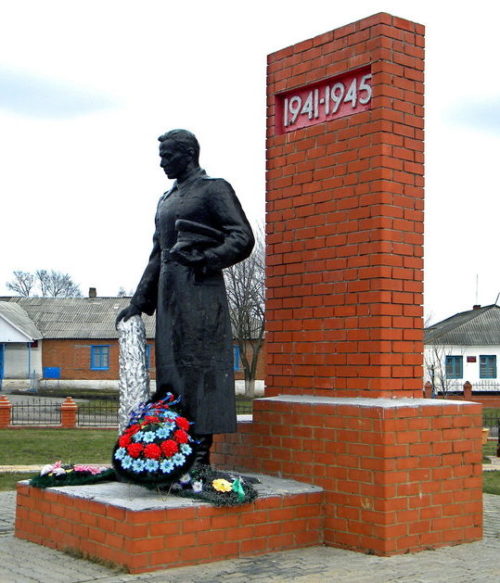 с. Лозное Чернянского р-на. Памятник по улице Центральной, установленный на братской могиле, в которой похоронено 49 советских воинов, погибших в 1943 году.