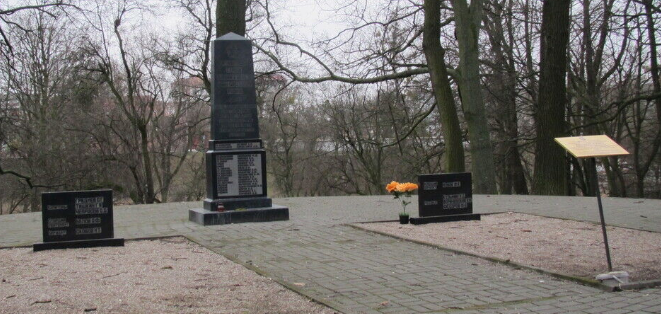 г. Калининград. Мемориал по улице Горной, установленный на братской могиле советских воинов, погибших при штурме Кенигсберга.