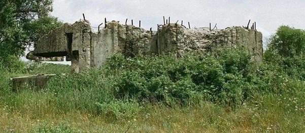 Артиллерийский ДОТ №76 у шоссе Севастополь- Кача под орудие 100-мм Б-24 ПЛ. 