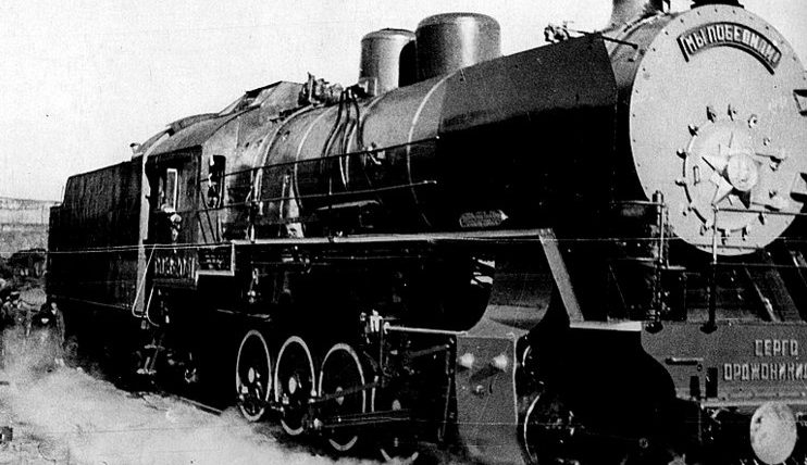 Первый послевоенный паровоз, выпущенный Ворошиловоградским заводом. 1945 г. 