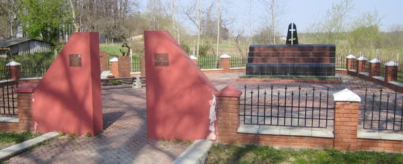 п. Семеново Гвардейского городского округа. Памятник, установленный в 2010 году на месте перезахоронения 58 советских воинов.