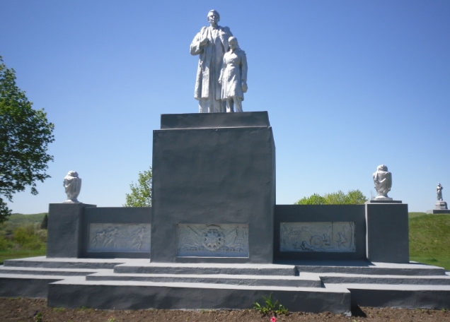 с. Купино Шебекинского городского округа. Памятник по улице Ленина, установленный на братской могиле, в которой похоронено 4 советских воина, погибших в 1943 году.