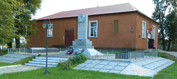 п. Маяковское Гусевского городского округа. Братская могила советских воинов, погибших в октябре 1944–январе 1945 года.