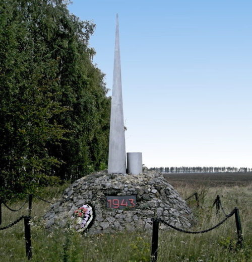 с. Солдатское Ракитянского р-на. Стела на окраине села, установленная в честь советских воинов.