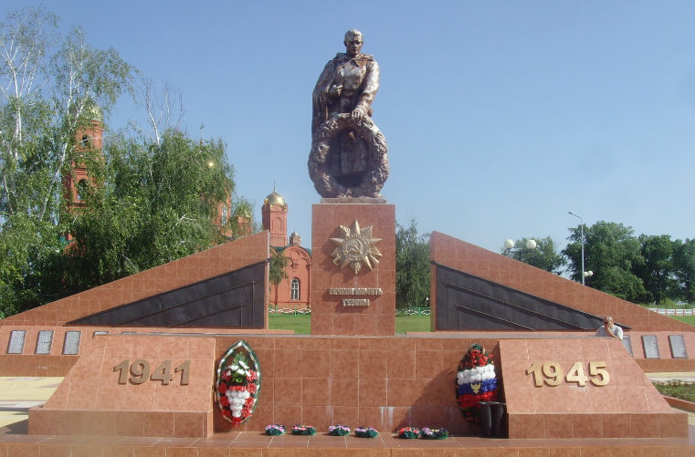 с. Муром Шебекинского городского округа. Памятник по улице Гагарина, установленный на братской могиле, в которой похоронено 345 советских воинов, в т.ч. 317 неизвестных, погибших в 1943 году.