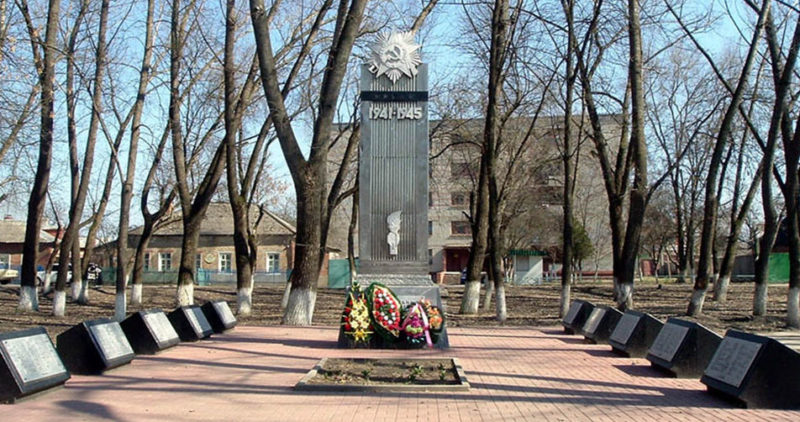 г. Шебекино Памятник по улице Крупской в честь погибших машиностроителей в годы войны.
