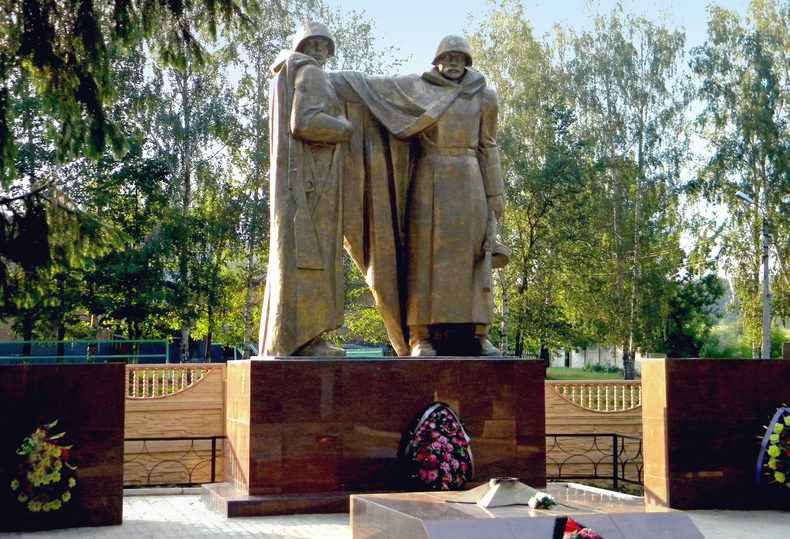 с. Бутово Яковлевского городского округа. Памятник по улице Центральной, установленный на братской могиле, в которой похоронено 857 советских воинов, погибший в 1943 году.