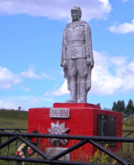 с. Рождественка Яковлевского городского округа. Памятник танкистам, павшим в 1943 году. 