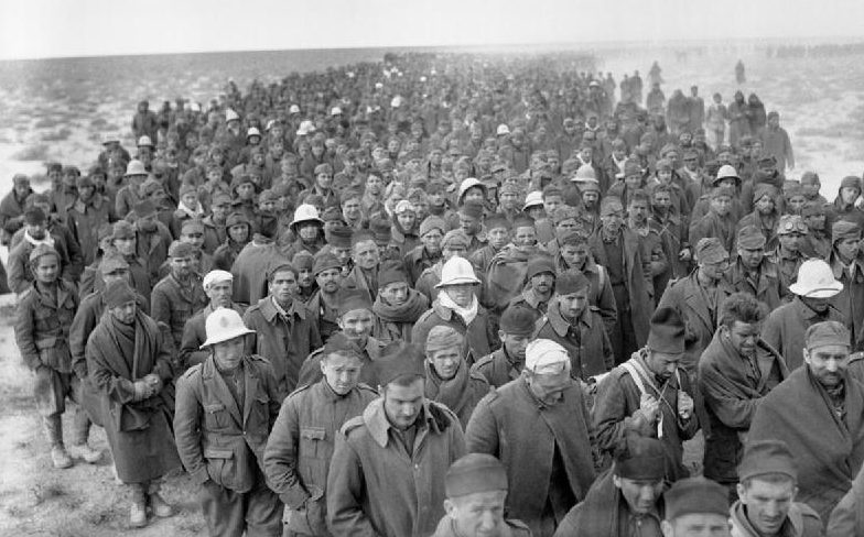 Итальянские военнопленные, захваченные в ходе операции «Компас».