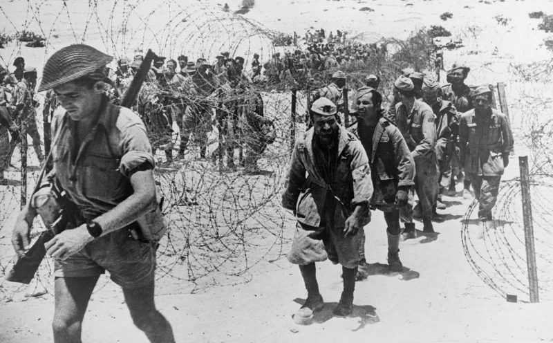 Итальянские солдаты, попавшие в плен под Эль-Аламейном.
