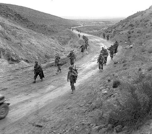 Американские войска на Кассеринском перевале.