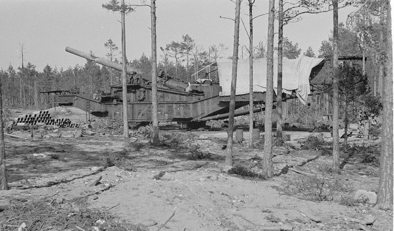Железнодорожная артиллерийская установка ТМ-3-12 на Ханко в годы войны. 