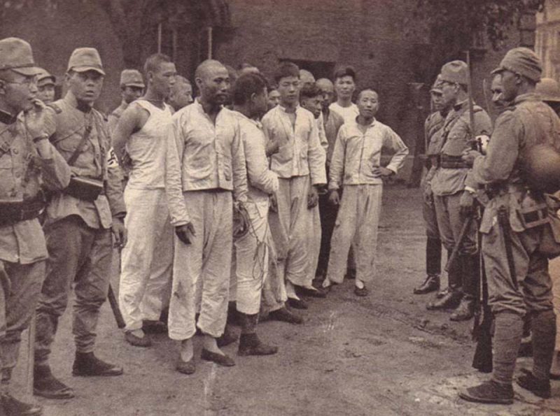 Китайские военнопленные в руках Кэмпэйтай.