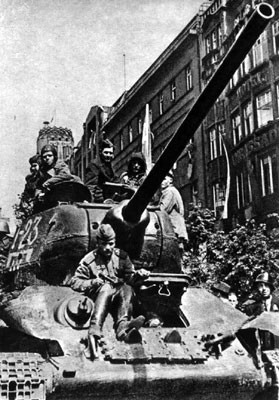 Советские войска в Праге. 