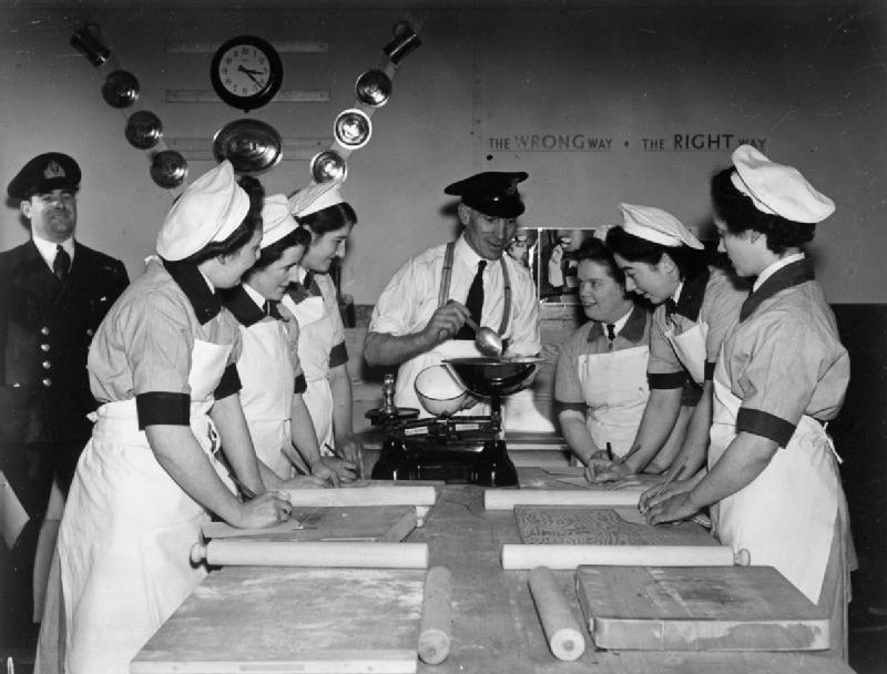 Занятия в школе кулинарии WRNS в Гриноке. 1941 г.