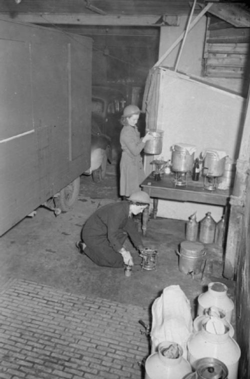 Пункт питания WVS (Женская добровольная служба). 1940 г.