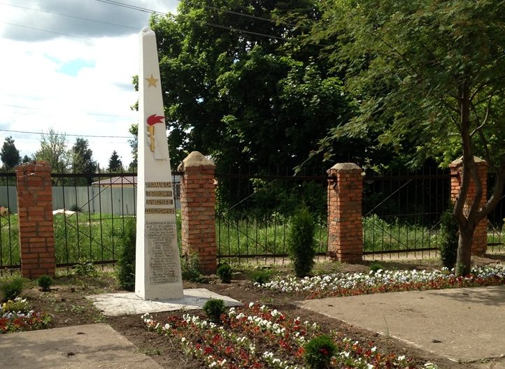 г. Тула. Обелиск школьникам, погибшим в годы войны, установленный по улице Рогова 30.